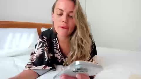 Adriana online show from December 17, 8:43 am