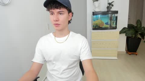 Snapshot of adrian_morelli chatting on January 24, 7:39 pm adrian morelli online show from January 24, 7:39 pm