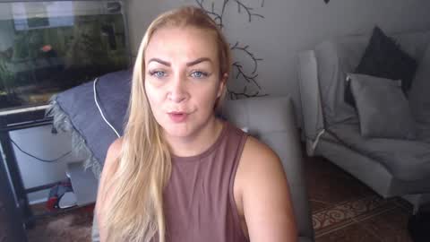 Adriana Paredes  online show from January 28, 12:43 pm