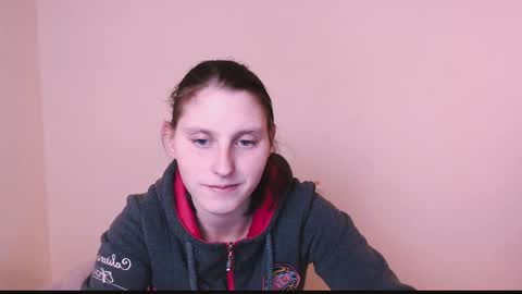 Snapshot of adrianatell_ chatting on February 18, 7:43 am Adriana online show from February 18, 7:43 am
