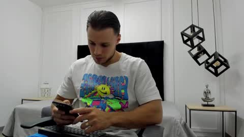 Adrein Roche online show from March 11, 11:15 pm