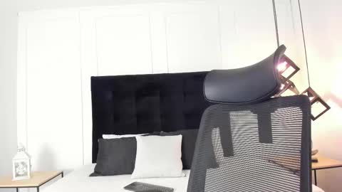 Adrein Roche online show from October 18, 11:42 pm