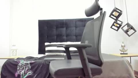 Adrein Roche online show from October 5, 1:47 am