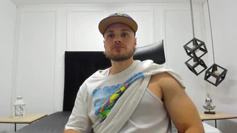 Adrein Roche online show from October 24, 12:33 am