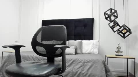 Adrein Roche online show from March 2, 11:09 pm