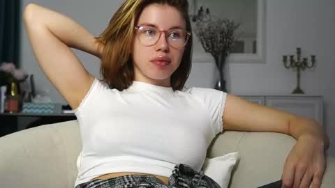 Aelia online show from September 18, 4:16 am