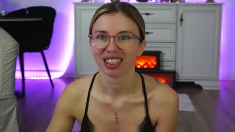 Aelia online show from October 15, 5:11 am