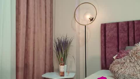 aelinduvalier online show from October 24, 8:09 pm