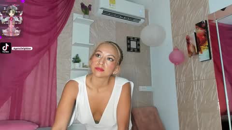 Snapshot of agatadelphine_mr chatting on January 25, 3:20 pm Agatadelphine online show from January 25, 3:20 pm