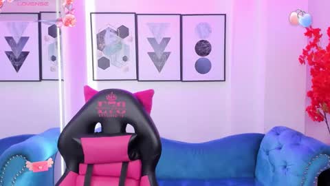 Snapshot of agatha_luxx chatting on March 8, 12:41 pm Agatha online show from March 8, 12:41 pm