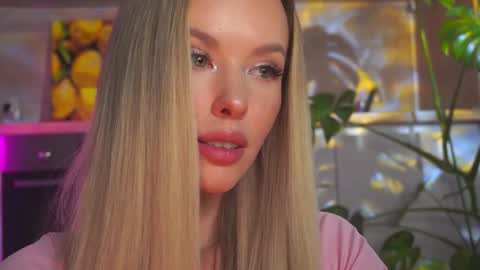 May online show from October 4, 5:33 pm