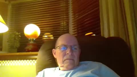 aguynrkfrd online show from February 25, 10:26 am