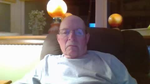 aguynrkfrd online show from April 29, 9:36 am