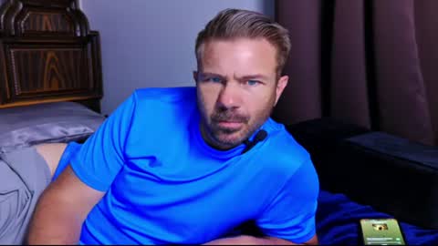 Blue Eyed Handsome Man online show from June 9, 1:39 am