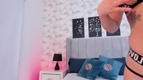 ahsly_ms online show from February 22, 10:31 pm