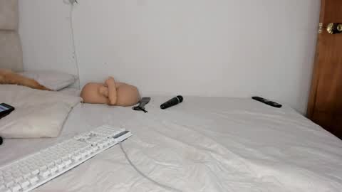 karoline  online show from April 8, 6:27 am