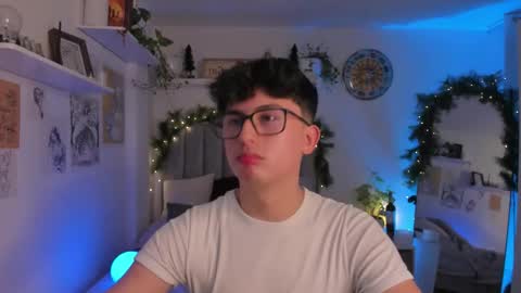 A H  online show from December 3, 1:48 am