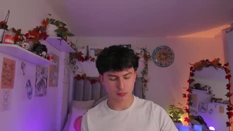 A H  online show from October 22, 2:04 am