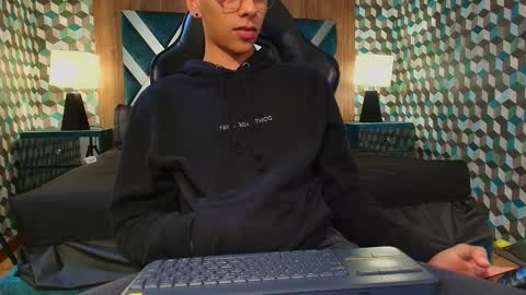Snapshot of aiden_royce chatting on September 14, 9:38 pm aiden_royce online show from September 14, 9:38 pm
