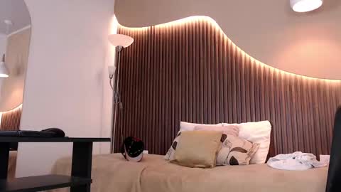 Aiden online show from October 10, 1:28 pm