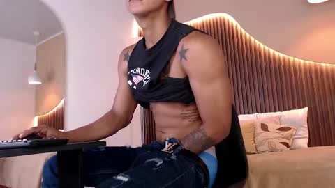 Aiden online show from October 8, 1:50 pm