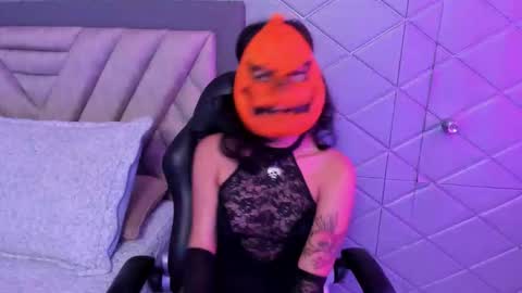 AikoLee online show from October 24, 7:42 am