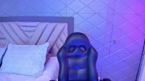 AikoLee online show from October 7, 8:43 am