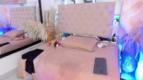 Ainaah  online show from February 22, 2:30 pm