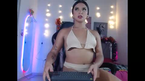 aisha299 online show from December 16, 5:36 am