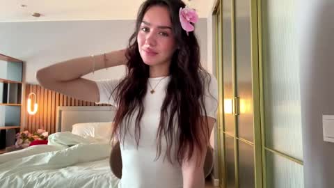 Aisha online show from April 14, 8:06 am