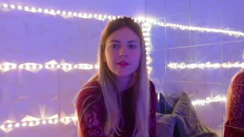 Aisha online show from November 4, 6:15 am