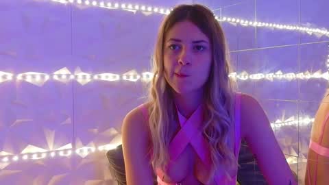 Aisha online show from October 28, 6:14 am