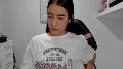 Snapshot of aitana05 chatting on September 22, 6:39 am VALENTINA independent online show from September 22, 6:39 am