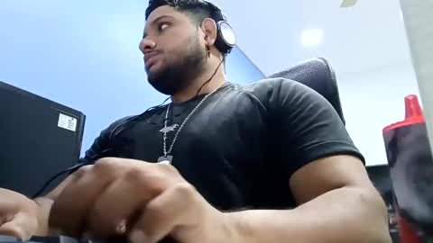 Snapshot of aj_cooper90_ chatting on February 1, 8:18 am Esteban online show from February 1, 8:18 am