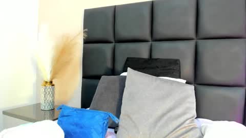 akashamoon  online show from October 9, 11:59 am