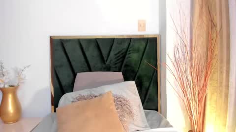 akashamoon  online show from September 27, 12:58 pm