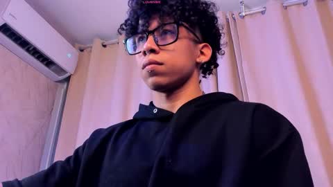 akazaboy online show from March 19, 6:19 am