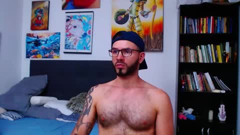akiles online show from December 13, 10:23 pm