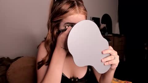 akirahattori__ online show from February 8, 4:05 am