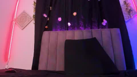 Snapshot of akirastone_ chatting on September 19, 5:05 pm akirastone_ online show from September 19, 5:05 pm