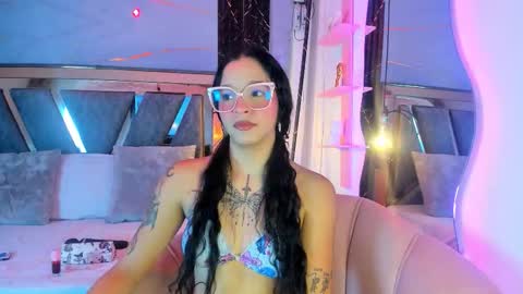 alahyapalmer_ online show from November 8, 9:56 am