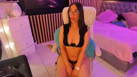 Alaia Alegria online show from November 1, 11:26 pm