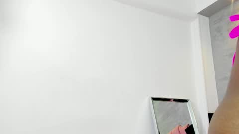 alaia_colins online show from September 30, 4:01 am