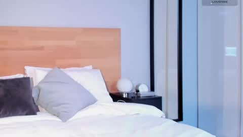     online show from December 13, 8:15 pm