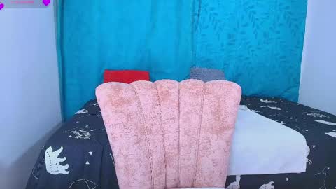 alana_pink95 online show from May 6, 12:22 pm