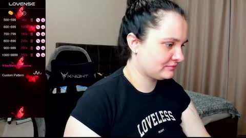 Snapshot of alanabrox chatting on October 10, 2:06 am Julia online show from October 10, 2:06 am