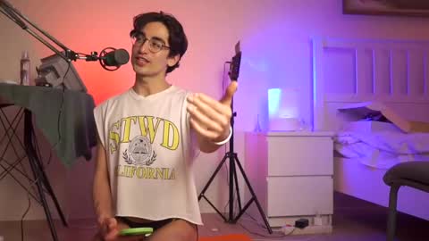 idenavarre online show from January 12, 1:32 am