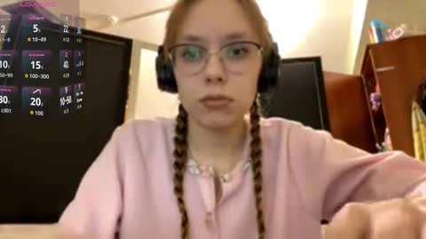 Stella online show from October 6, 5:53 pm