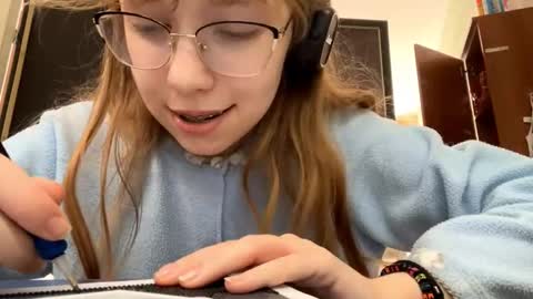 Stella online show from September 14, 11:00 am