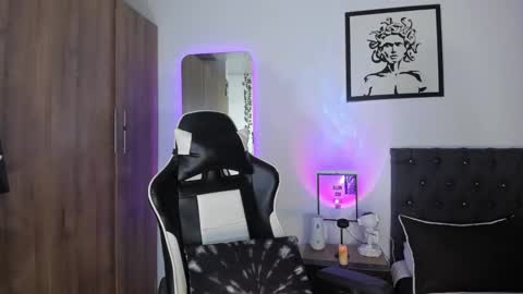 alannaughty_ online show from January 13, 1:24 am